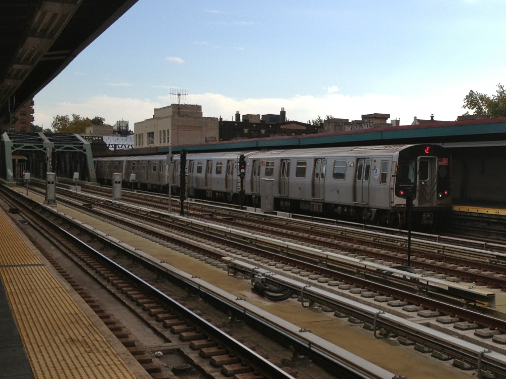 F train at 4th/9th subway station